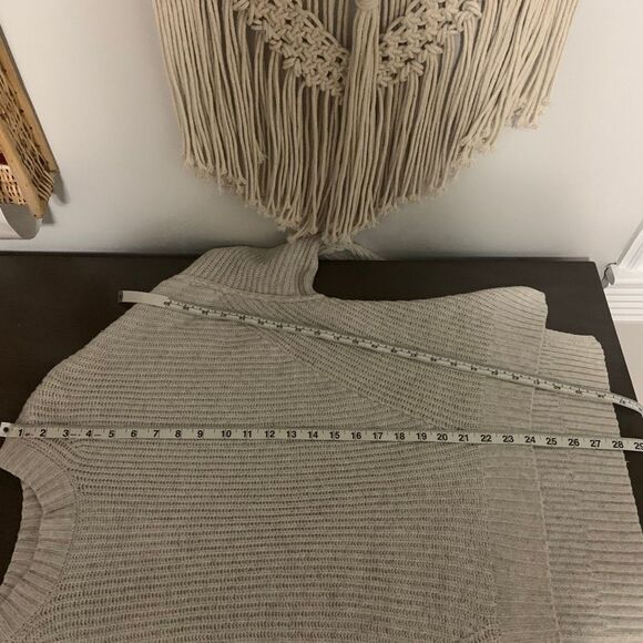 AMERICAN EAGLE Women’s Chunky Cable Knit Split Hem Sweater Cream Tan Size XL - Picture 14 of 15